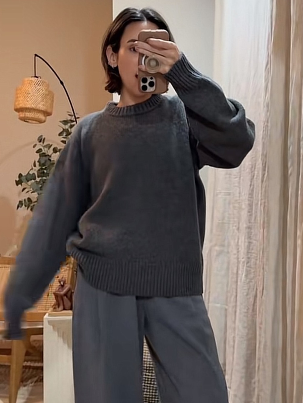 100% wool Classic Crewneck Sweater in Charcoal Gray soldout.nyc small
US 4-6 - Picture 12 of 14